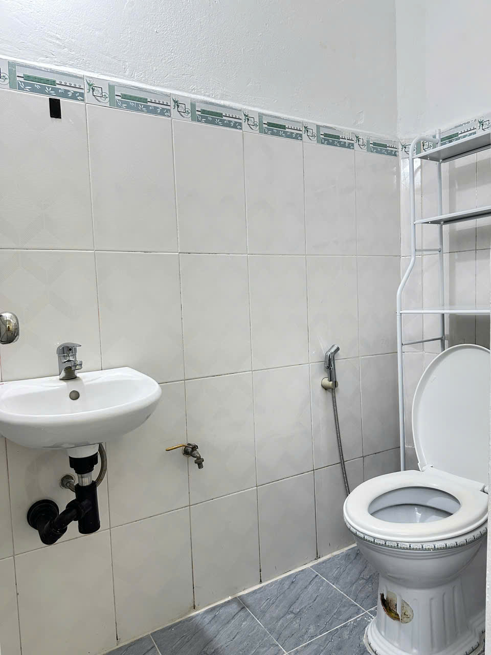 Cho thuê nhà ngõ 192 Lê Trọng Tấn, 2 tầng x 40m2, 2 ngủ, 8.5 Triệu ở gđ, nhóm ít người - Ảnh 4